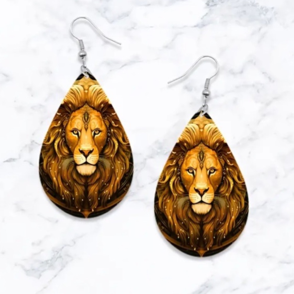 NWT Majestic Zodiac Leo on a Teardrop Shaped Pierced Dangle Earrings!